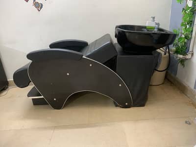 Head wash basin for salon