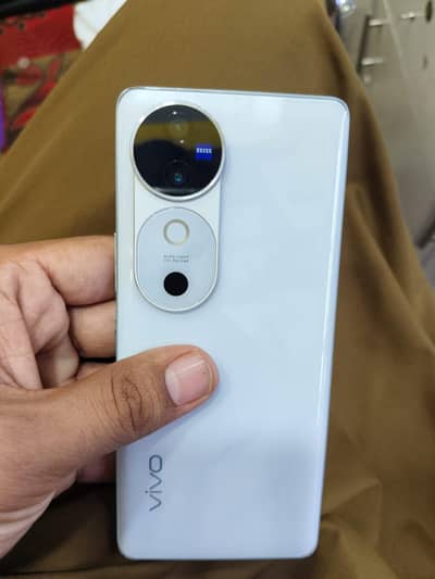 Vivo V40 5g 12gb ram 256gb rom with box charger