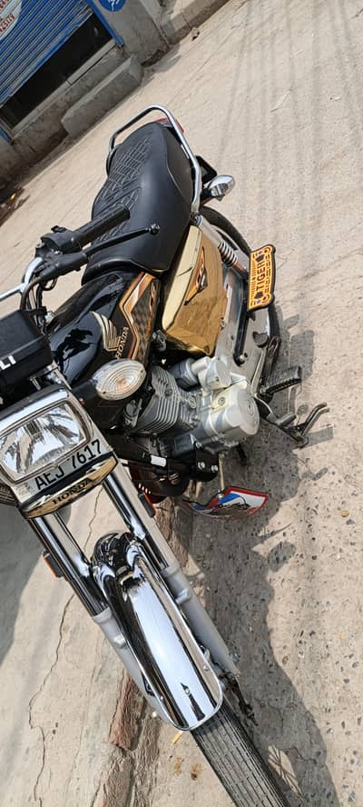 CG 125 black gold