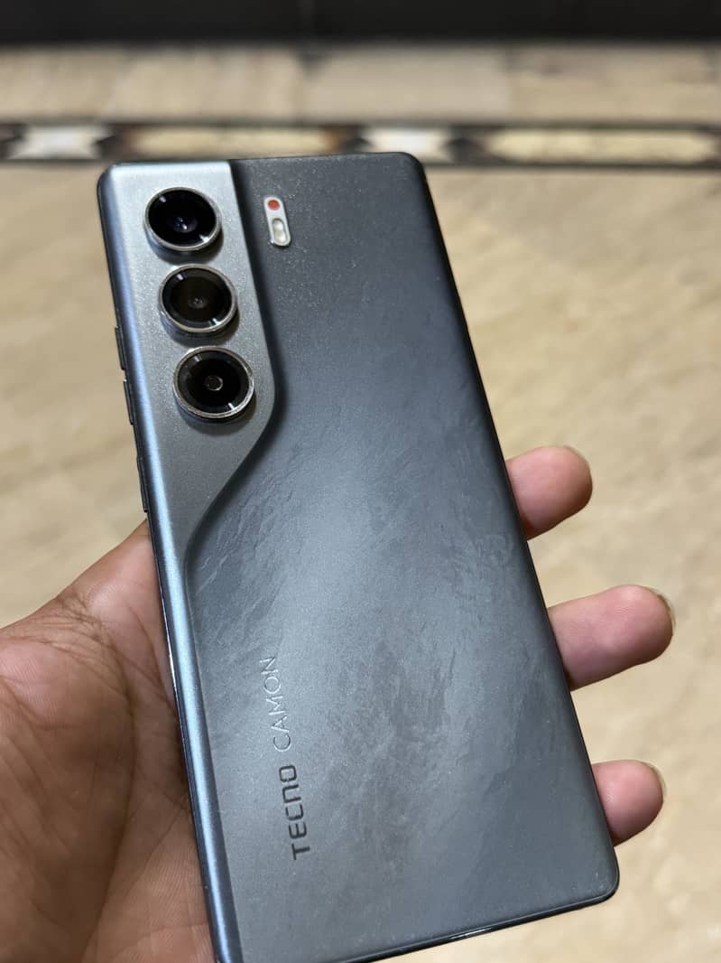 Tecno CAMON 40 Pro 0