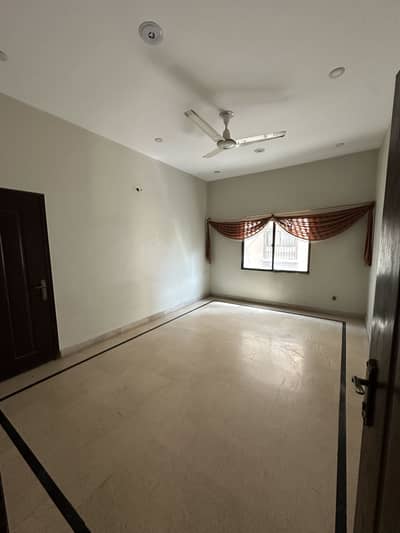 Looking For A Upper Portion In Gulshan-E-Iqbal - Block 13/D