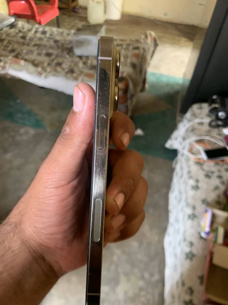 iPhone 14 Pro Max 0