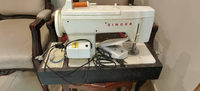 Singer Sewing MAchine for Sale