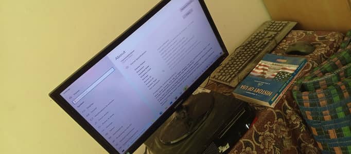 Fujitsu core i3 4 gen 4gb ram 128gb SSD with Samsung LCD