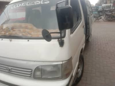 picnic party ke liye 15 seater Toyota hiace