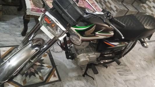 03229393844 CD 125 Honda 2016 model black color total original