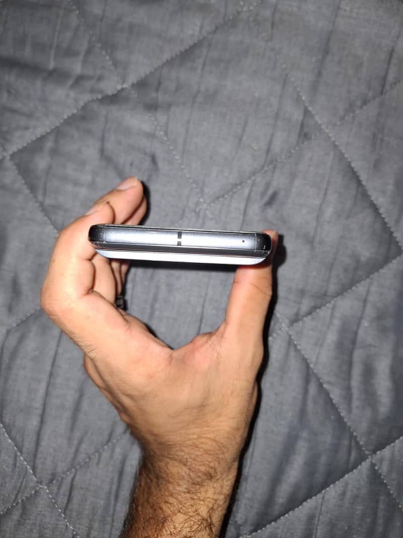 Google Pixel 8 4