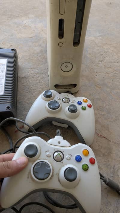 Xbox 360 with 2  Rdisck  with more then 10 games installed