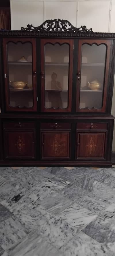 showcase  and dressing table for sale . used . chinioati made design.