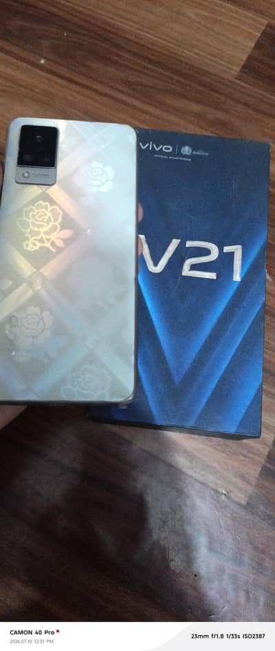 Vivo V21