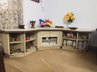 TV + Counter Corner Reck size 6' x 6' Very Good Condition  Reason of s
