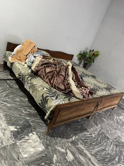 2 single bed  . R Sath ik double bed hai with mattres
