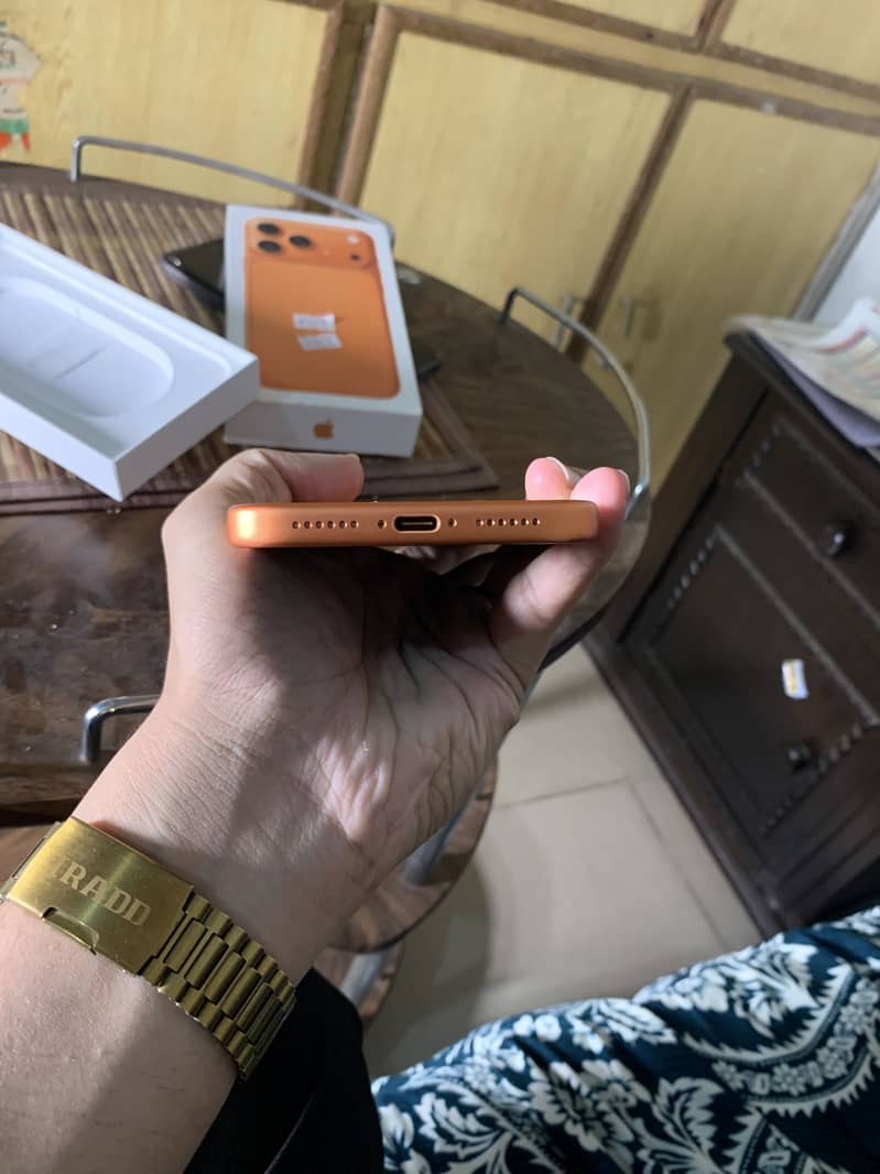 17 Pro Max (Jv) under 10 months above Official Apple warranty 3