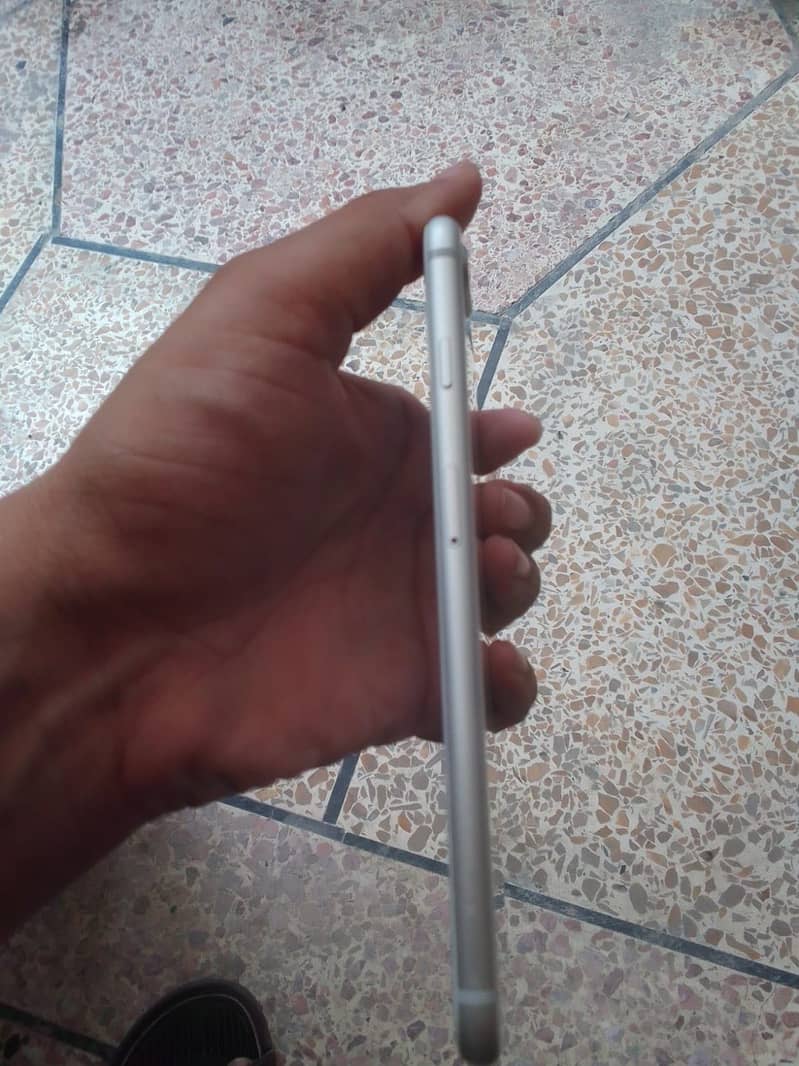 Apple iPhone 8 Plus 3