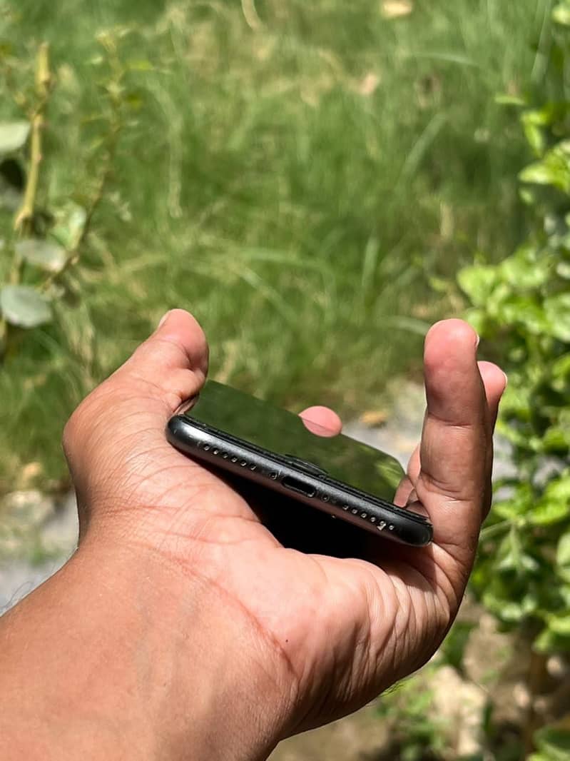 Apple iPhone 8 3