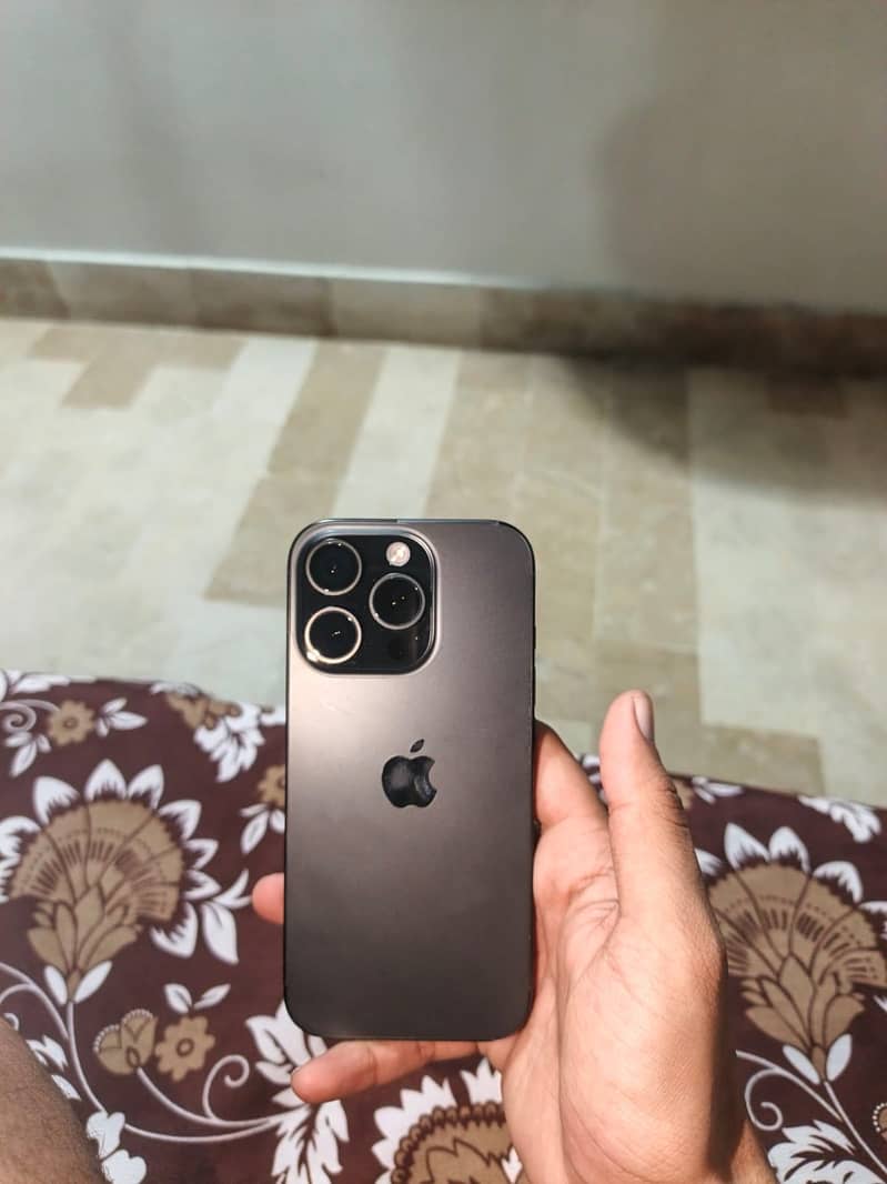 Apple iPhone 16 Pro 1