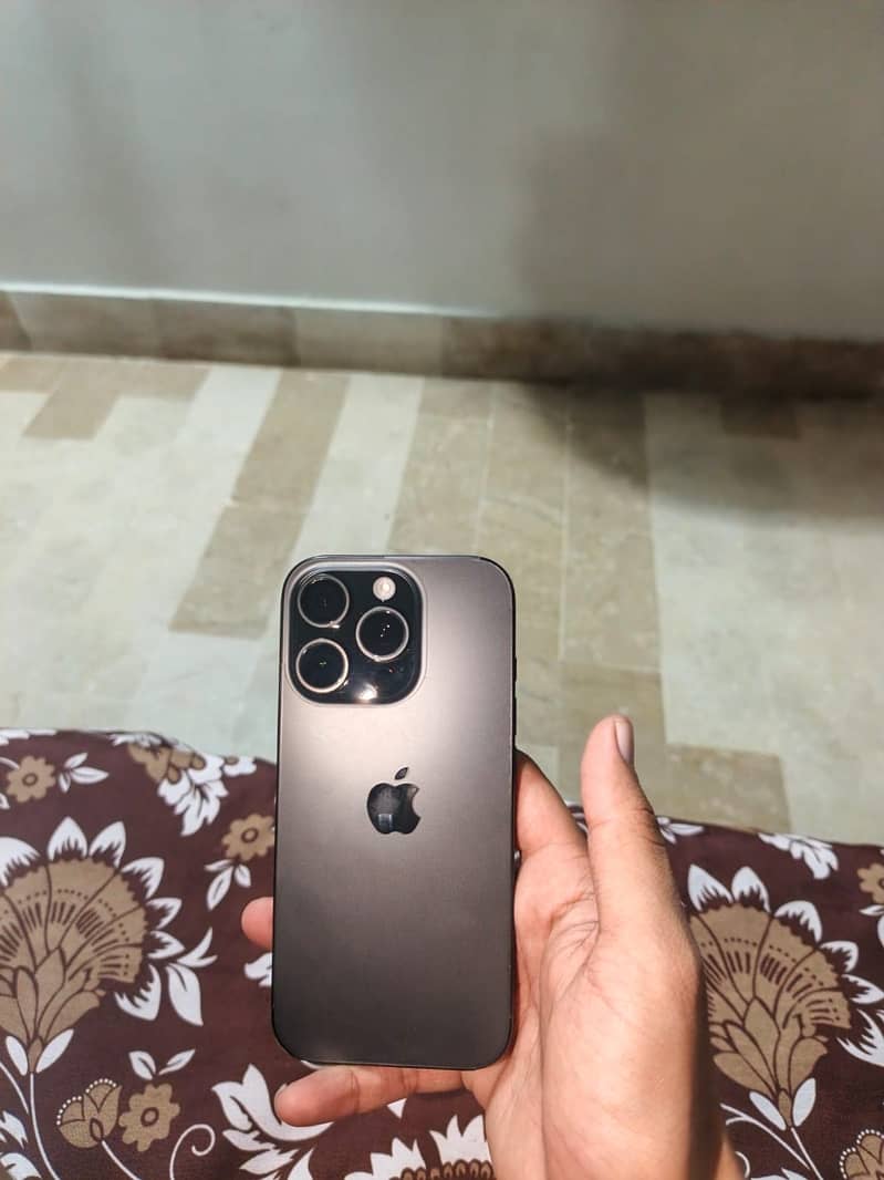 Apple iPhone 16 Pro 2