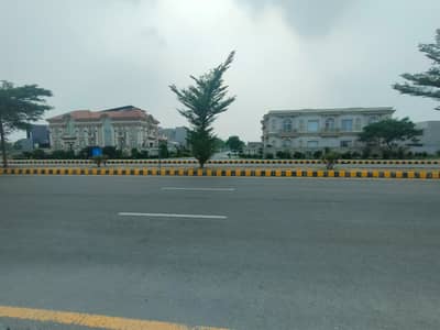 Main 150' Rd No Dp Pole - Just Walking Distance Park and McDonald's - Direct Approach Phase 6 Raya - Most Peaceful Living Near 2K Villas Plot For Sale