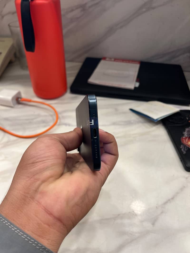 Apple iPhone 15 Pro Max 4