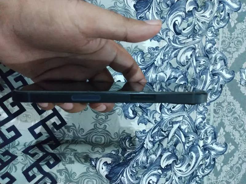 Apple iPhone 13 2