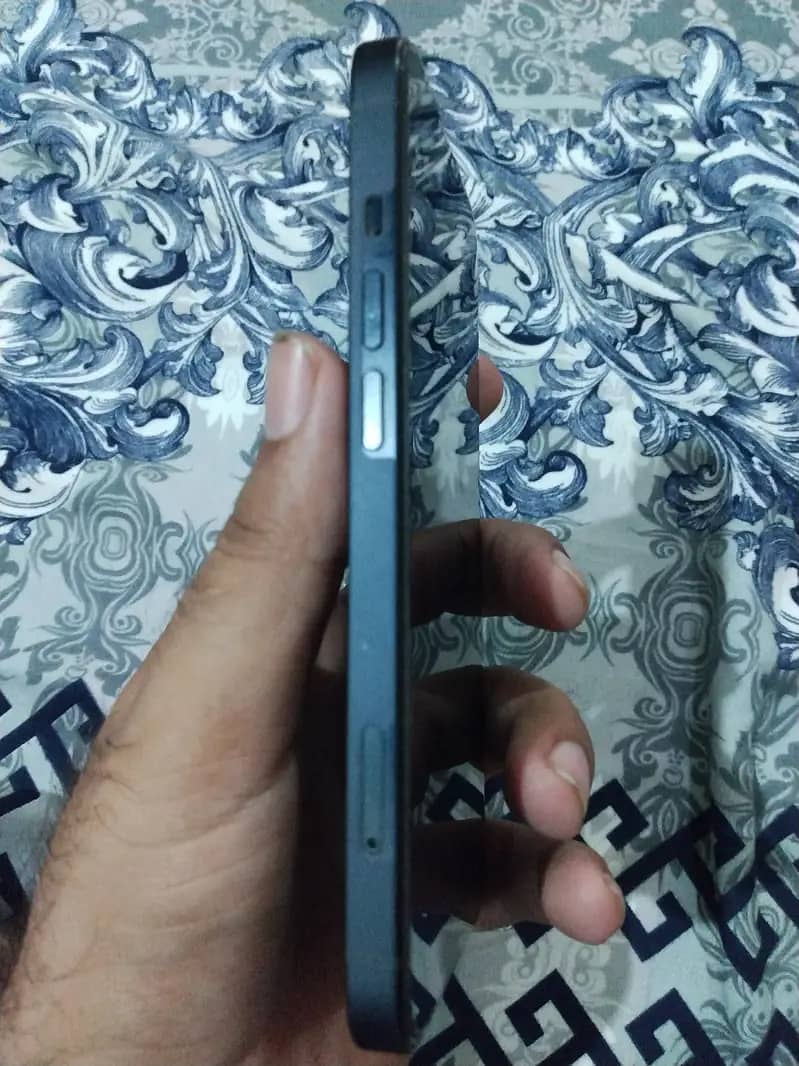 Apple iPhone 13 3