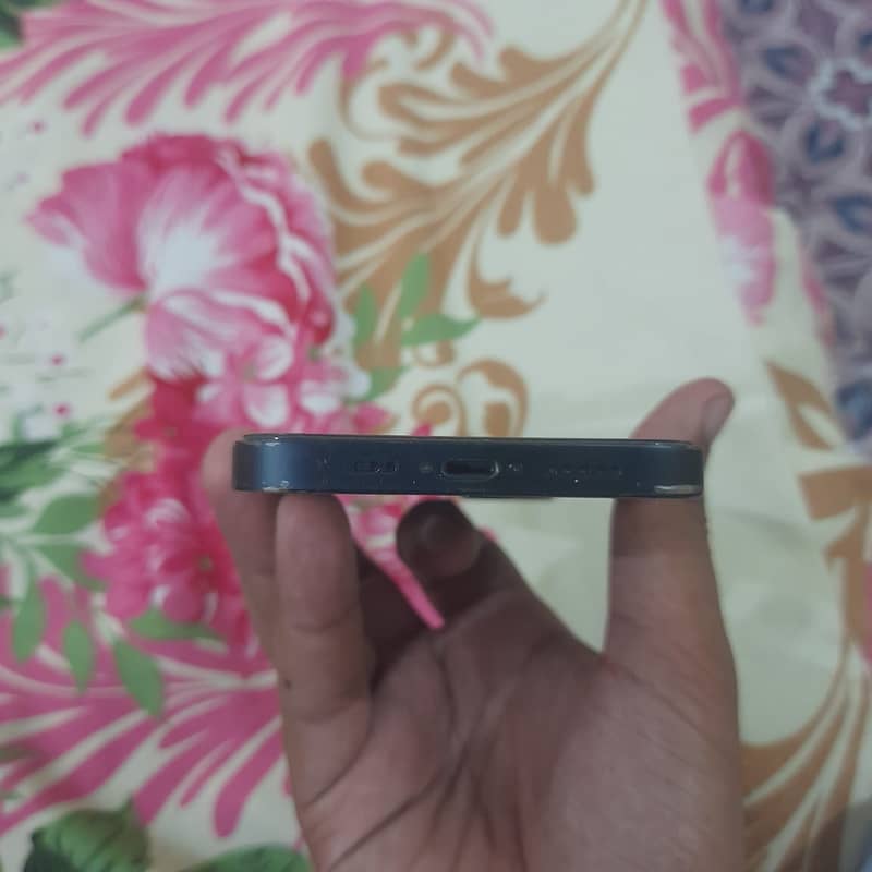 Apple iPhone 13 JV 4