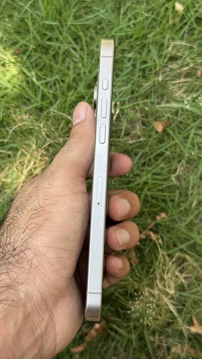 iPhone 15 pro max 2
