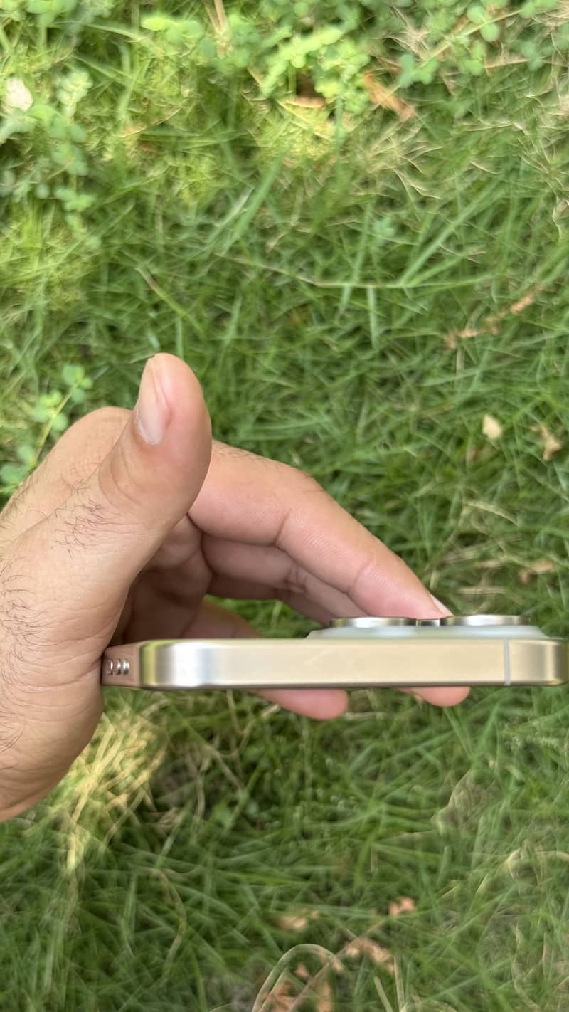 iPhone 15 pro max 4
