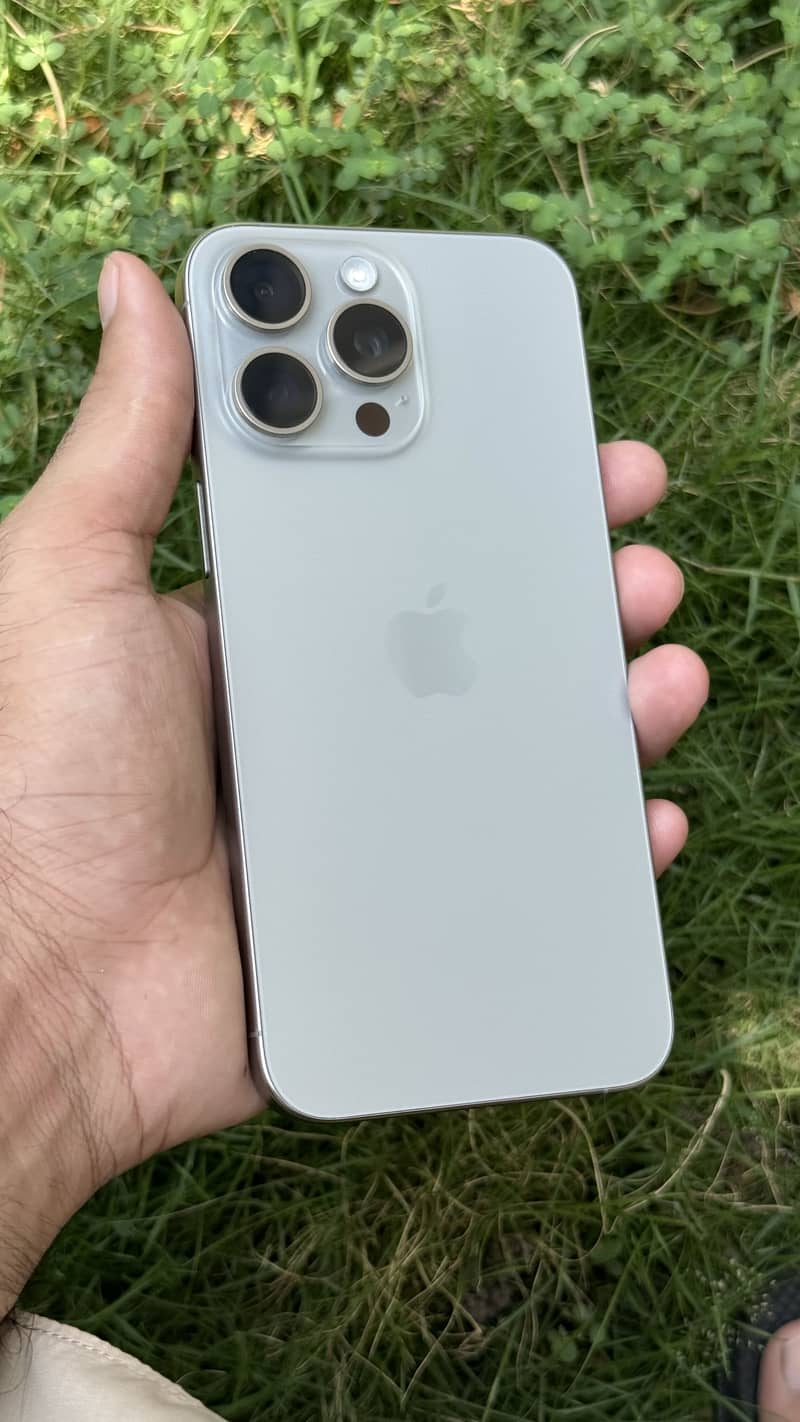 iPhone 15 pro max 6