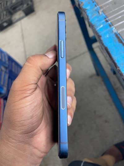 Apple iPhone 12