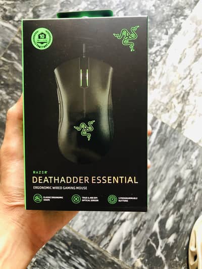 BRAND NEW Razer Deathadder essential Gaming mouse (new)