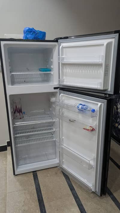 **Dawlance Refrigerator – Excellent Condition**