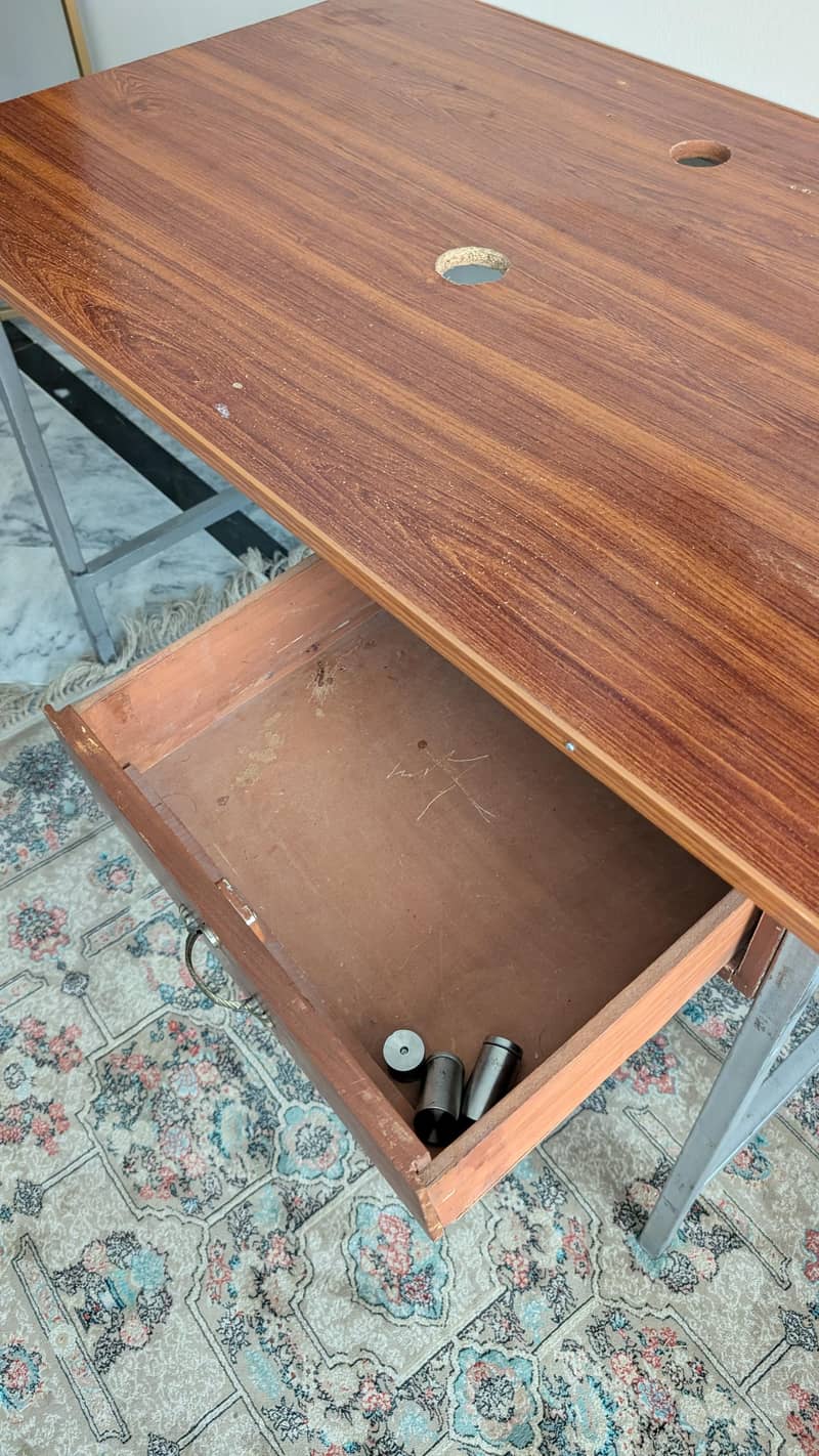 computer table. 3
