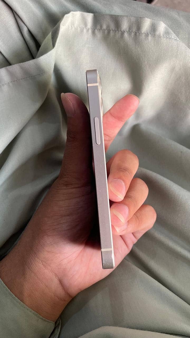 Apple iPhone 12 mini 0