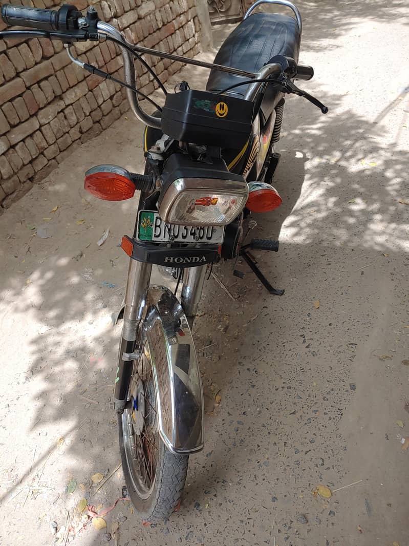 Crown 2015 model 7