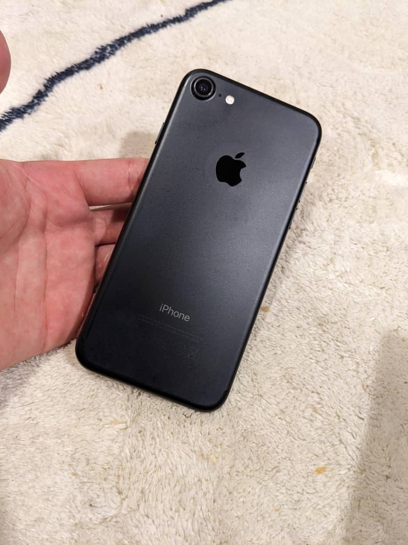 Apple iPhone 7 3