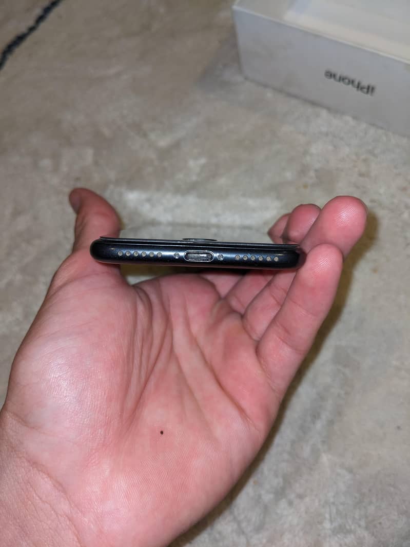 Apple iPhone 7 4