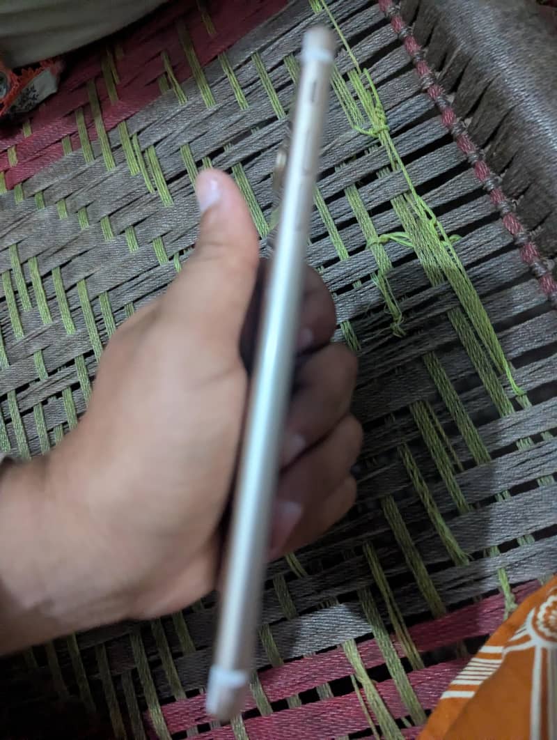 Apple iPhone 7 Plus 4