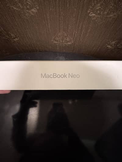 Apple macbook neo silver
