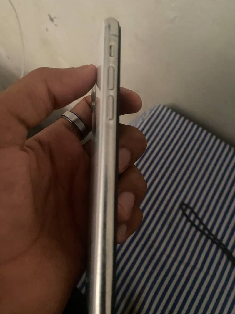 Apple iPhone X 3