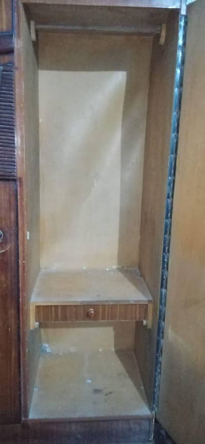 wooden Almari for sale Urgent