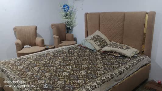 king size bed with prince chair