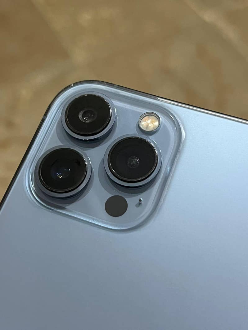Apple iPhone 13 Pro Max 0