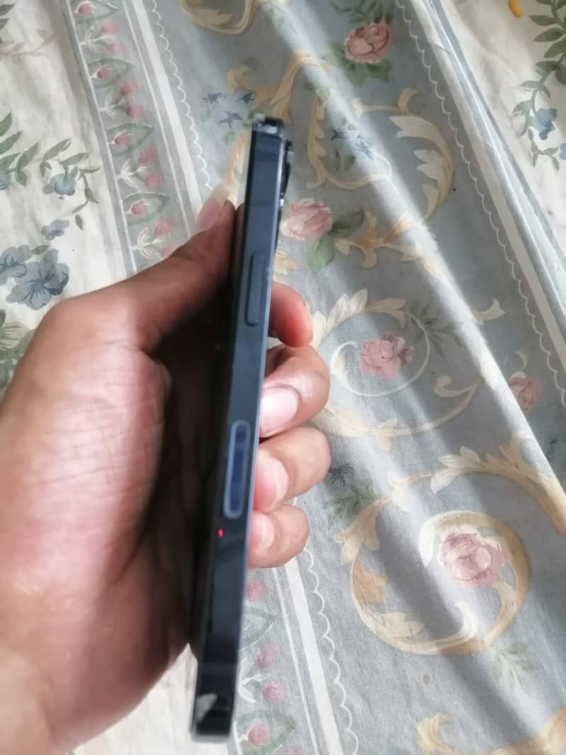 Apple iPhone 13 3
