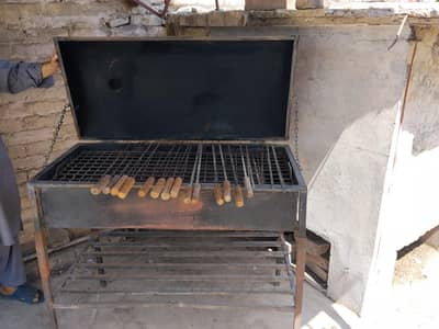 Heavy Duty Iron BBQ Grill Setup with Closing Lid