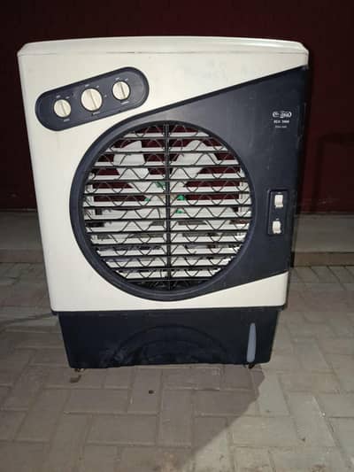 ECM 5000 model bara size air cooler ziada use ni hua hai para Raha hai