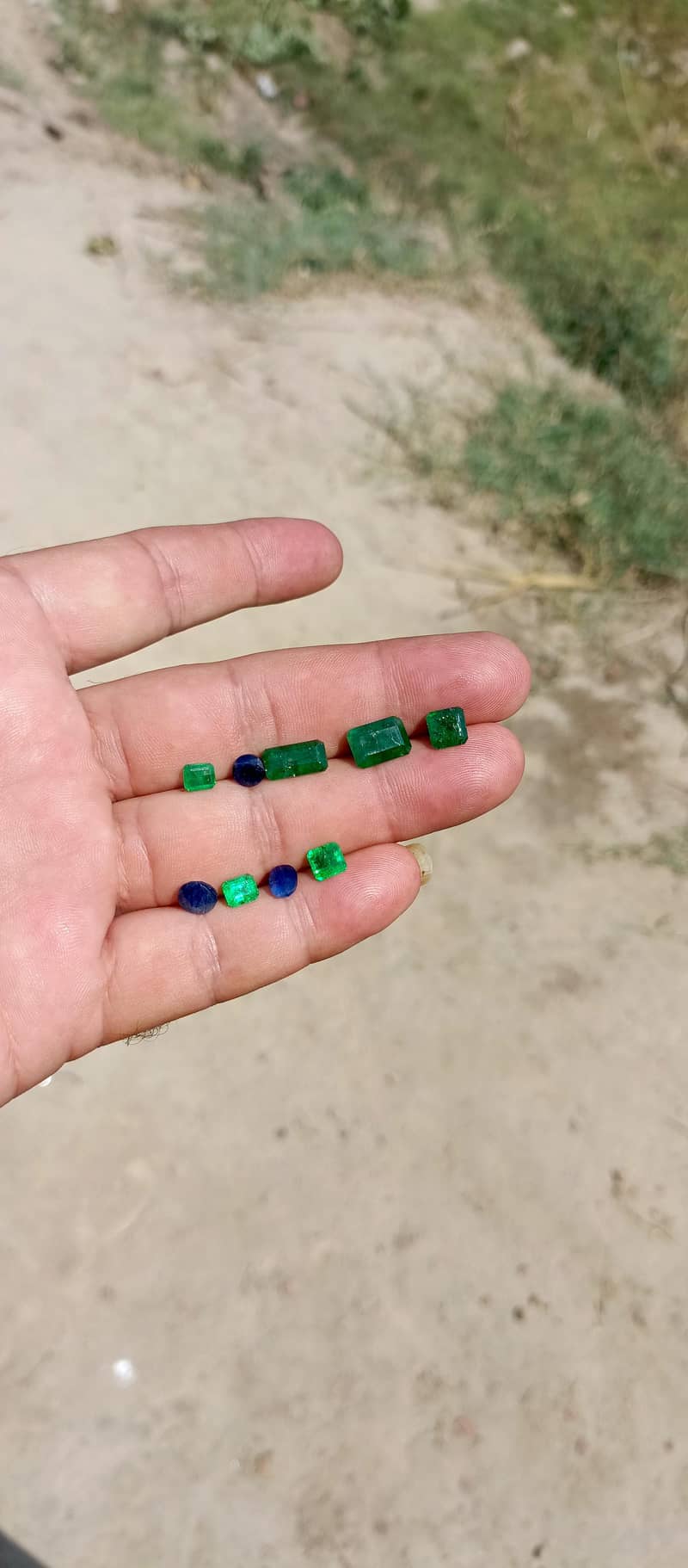 ہر قسم کے اصلی نیلم اور زمرد 1