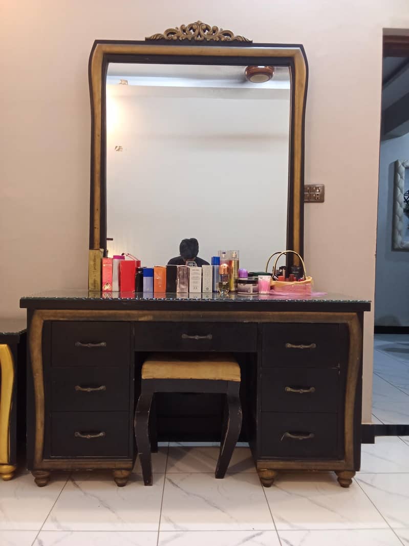 Dressing Table 0