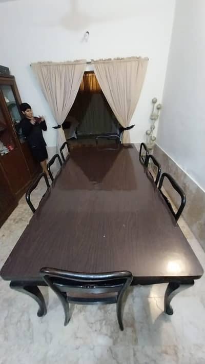 sheesum ki lakhri hai 8 chairs and dinning table