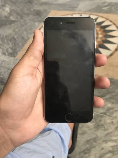 Apple iPhone SE